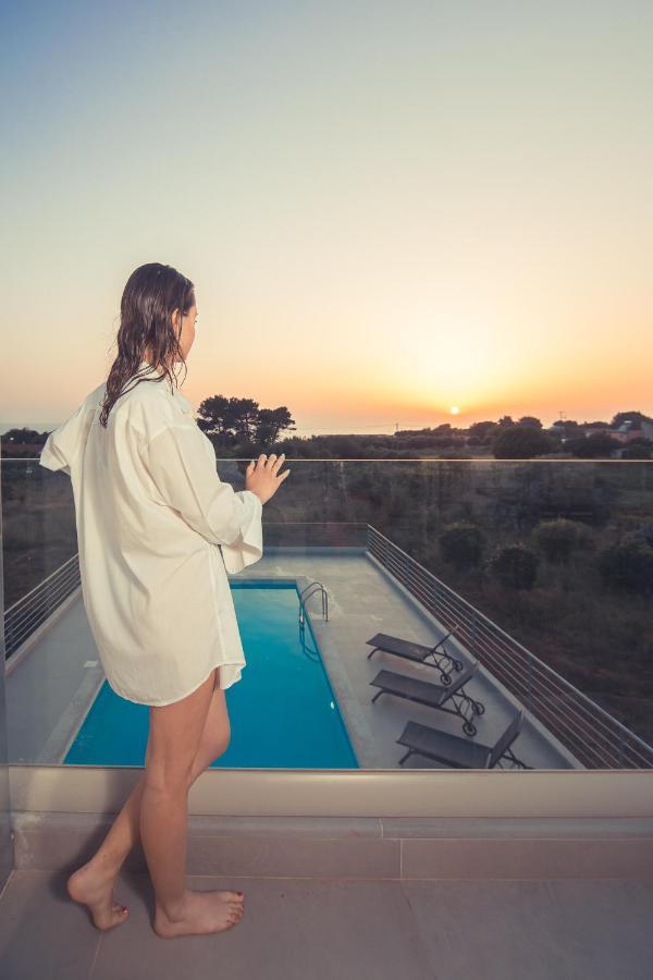 Io Luxury Pool & Hot Tub Suites Preweza Zewnętrze zdjęcie