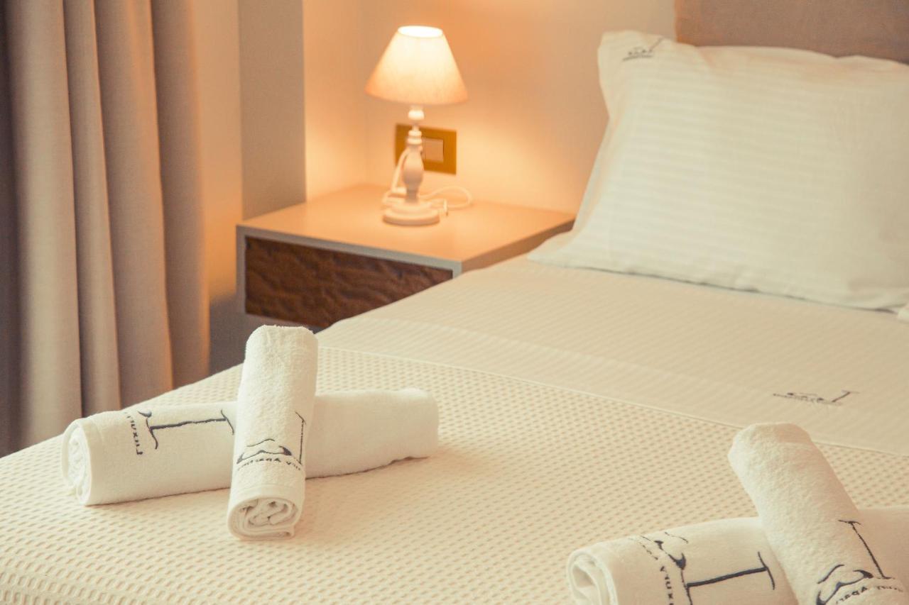 Io Luxury Pool & Hot Tub Suites Preweza Zewnętrze zdjęcie
