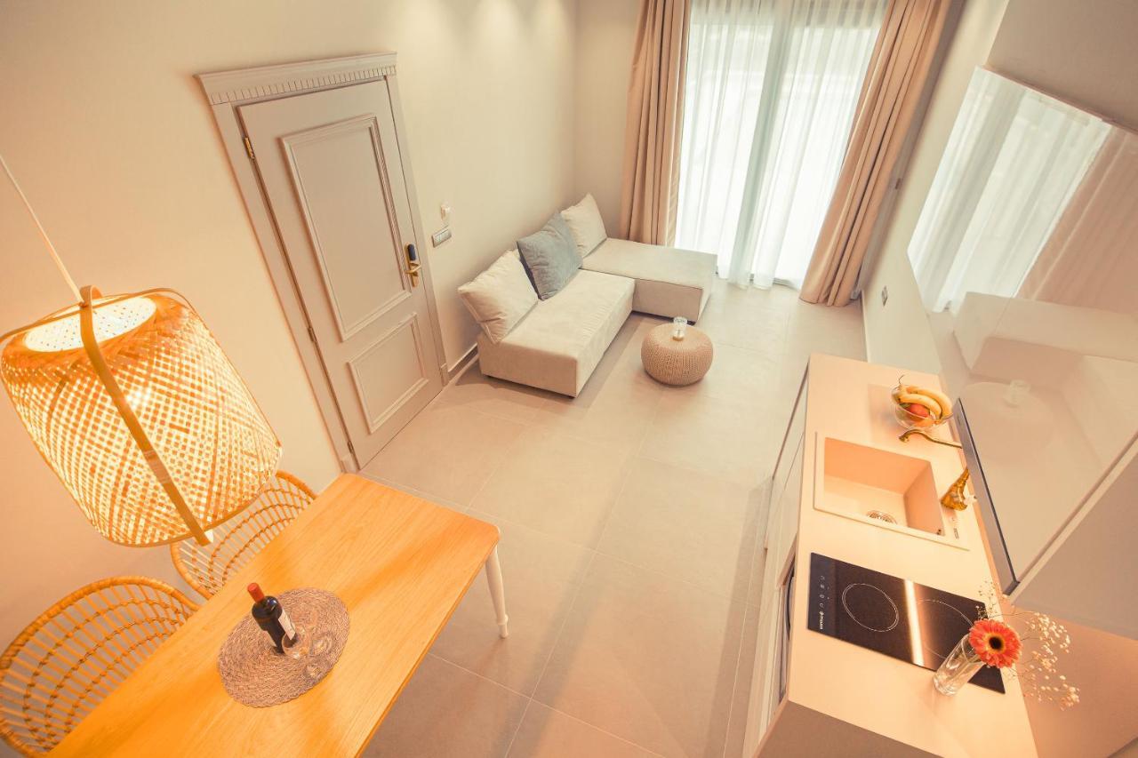 Io Luxury Pool & Hot Tub Suites Preweza Zewnętrze zdjęcie