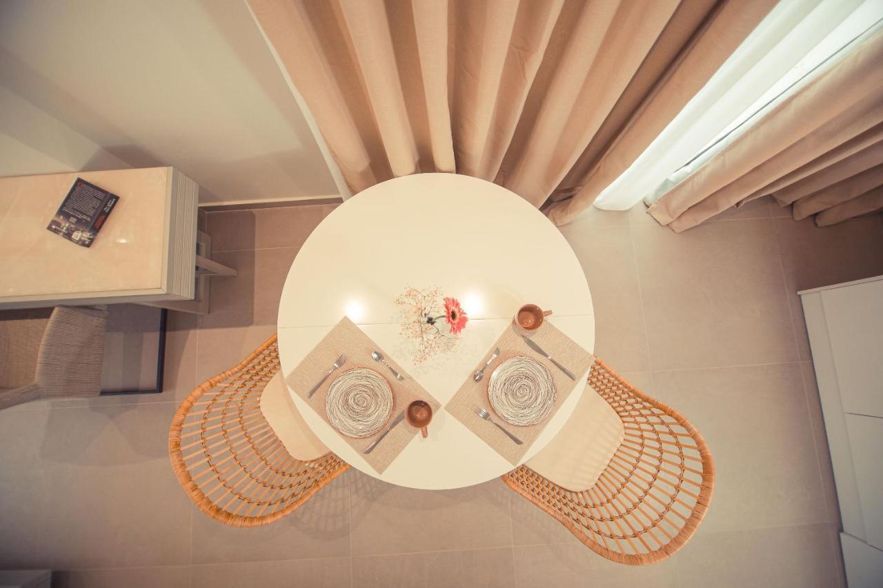 Io Luxury Pool & Hot Tub Suites Preweza Zewnętrze zdjęcie