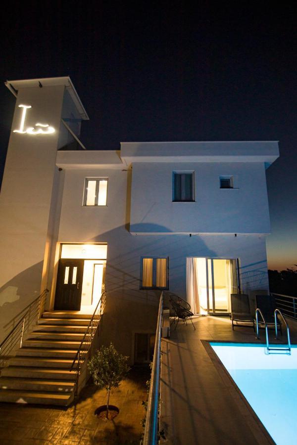 Io Luxury Pool & Hot Tub Suites Preweza Zewnętrze zdjęcie